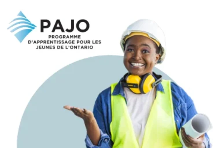 Élève portant un casque de sécurité et un gilet réfléchissant, associée au programme PAJO.